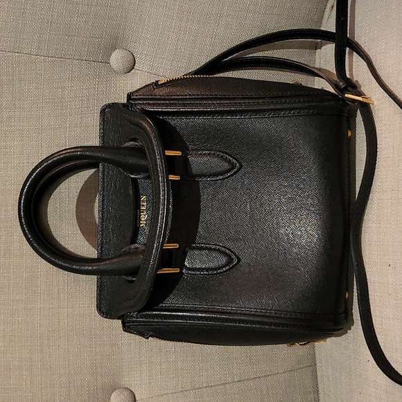 Alexander McQueen Handbags - 💯 Alexander McQueen Small Heroine handle bag  Black/Gold with removable strap
